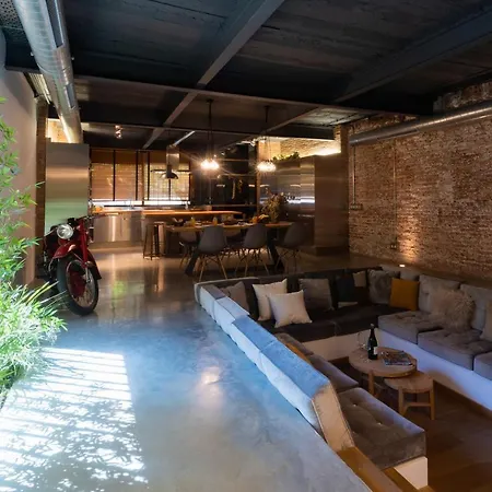 Petit Luxe Loft Apartment *